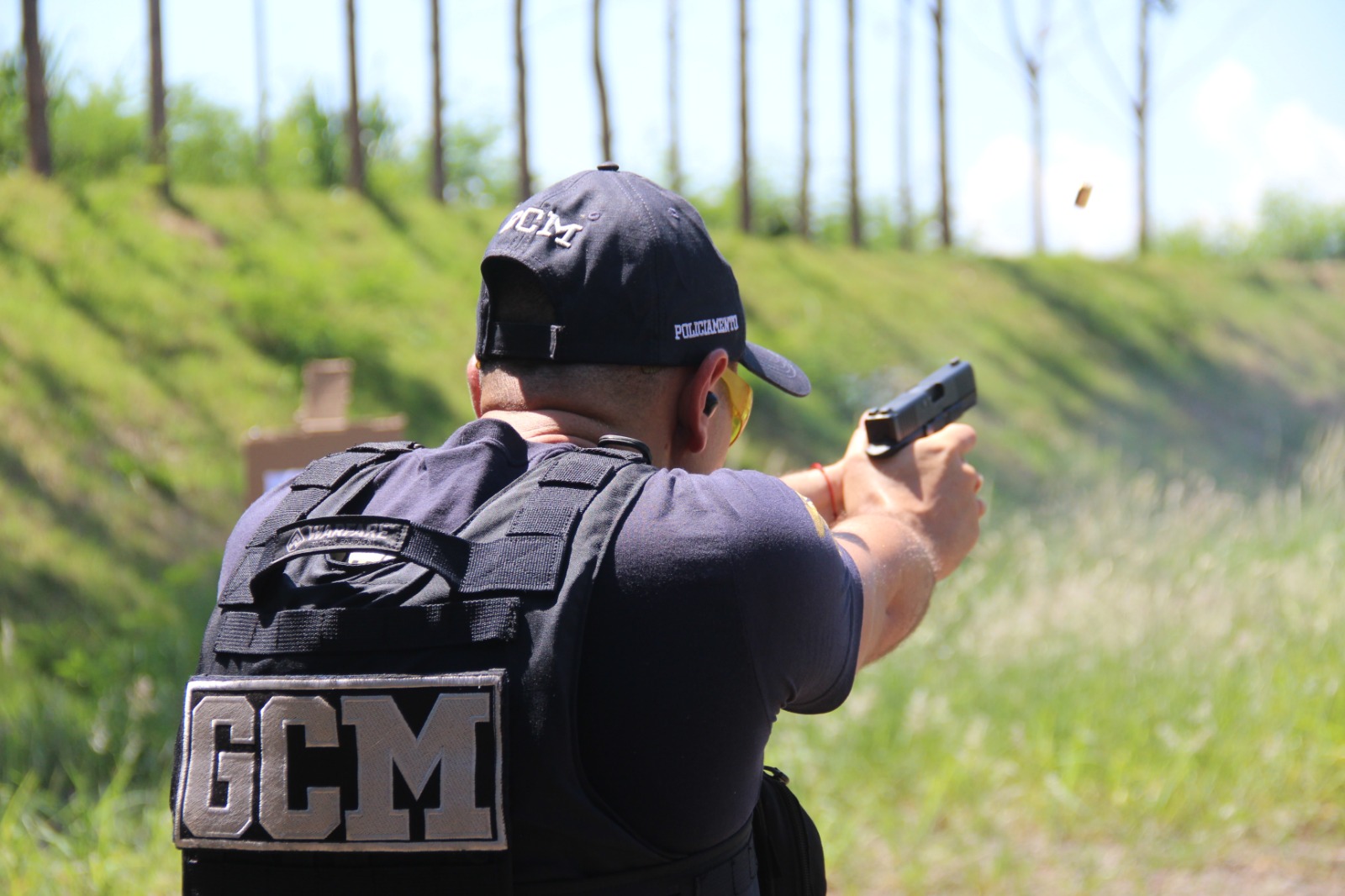 GCM de Sarandi mantém rotina de capacitação e curso de aperfeiçoamento inclui treinamento em tiro